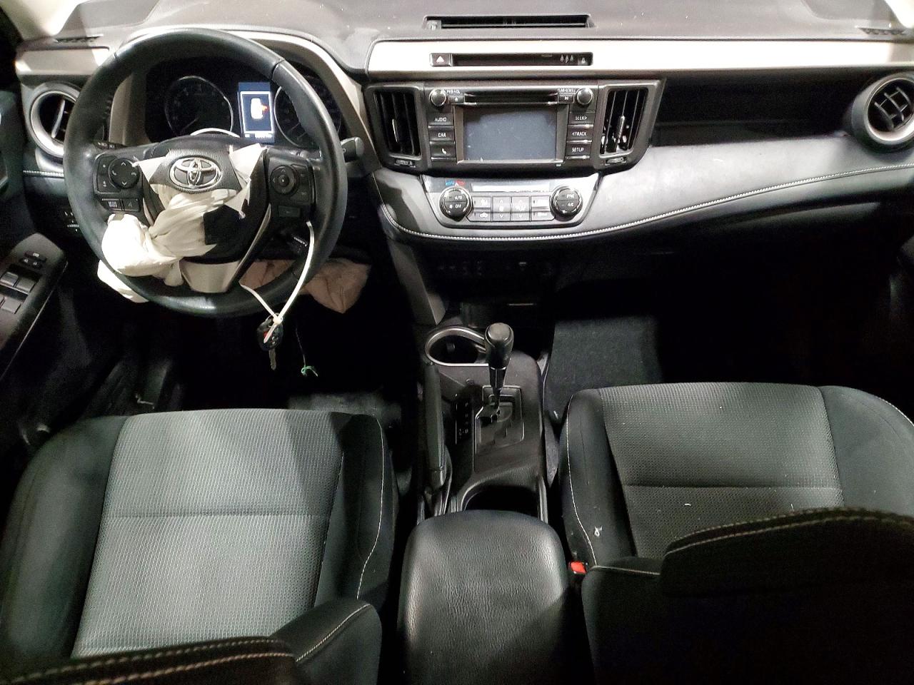 2017 TOYOTA RAV4 XLE photo 8