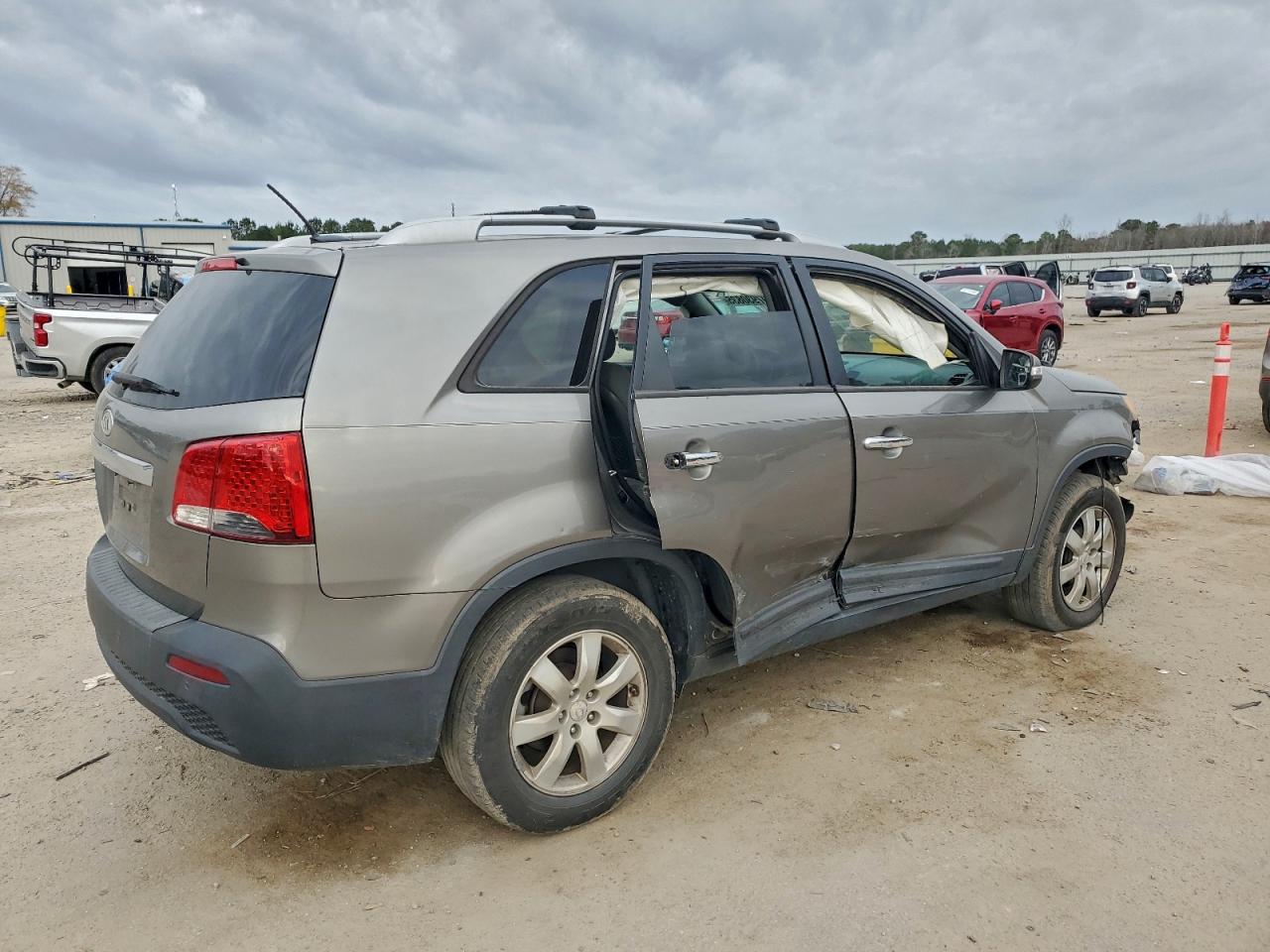 2011 KIA SORENTO BASE photo 7
