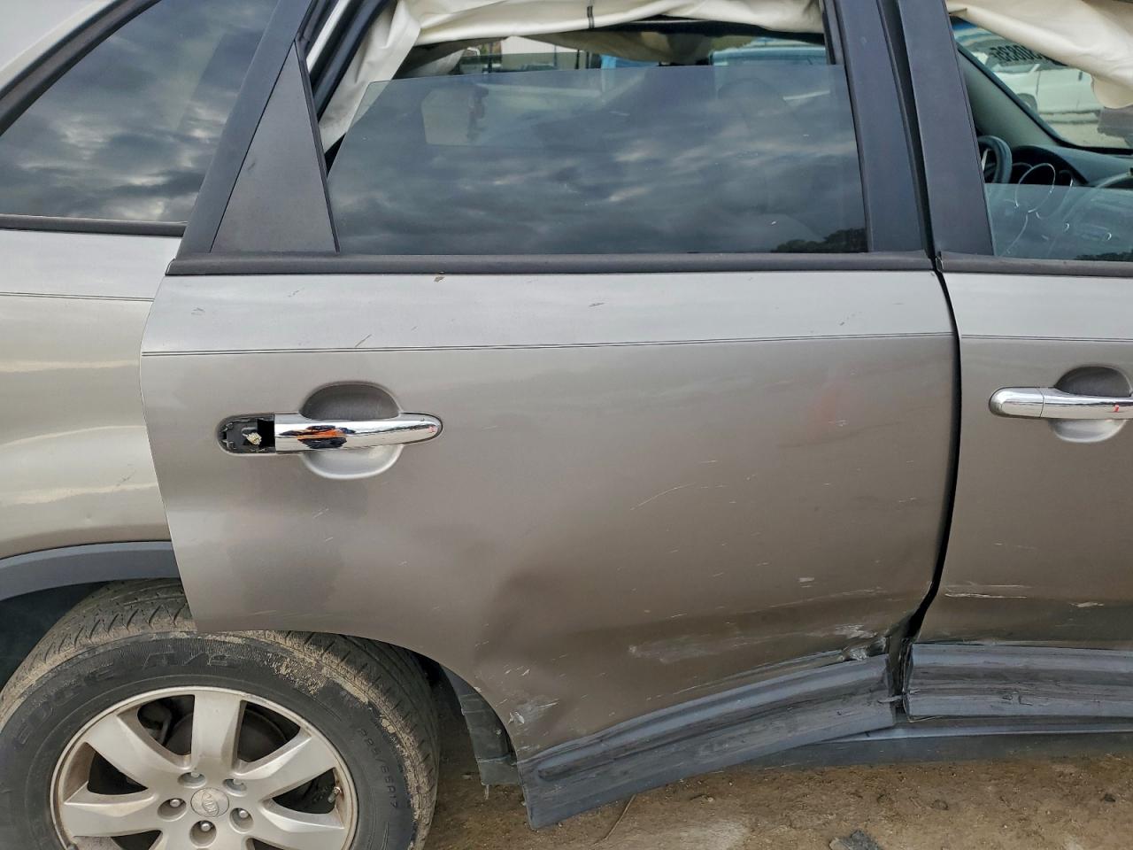 2011 KIA SORENTO BASE photo 31