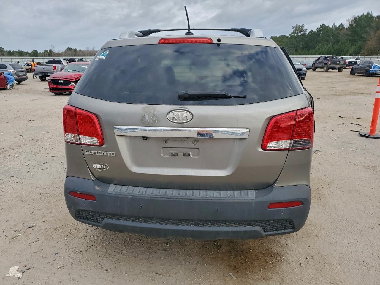 2011 KIA SORENTO BASE photo 16
