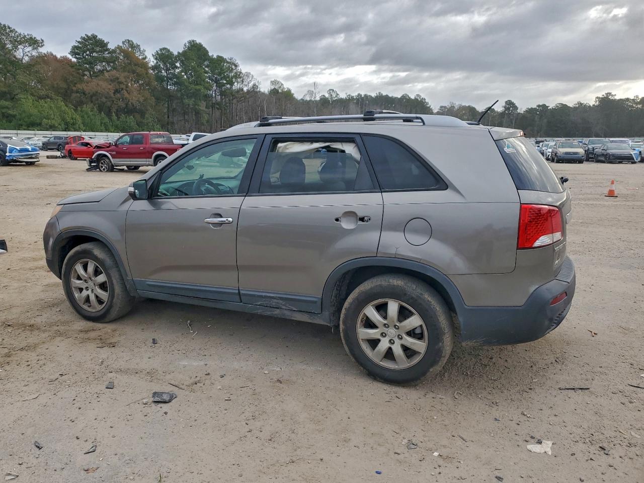 2011 KIA SORENTO BASE photo 4