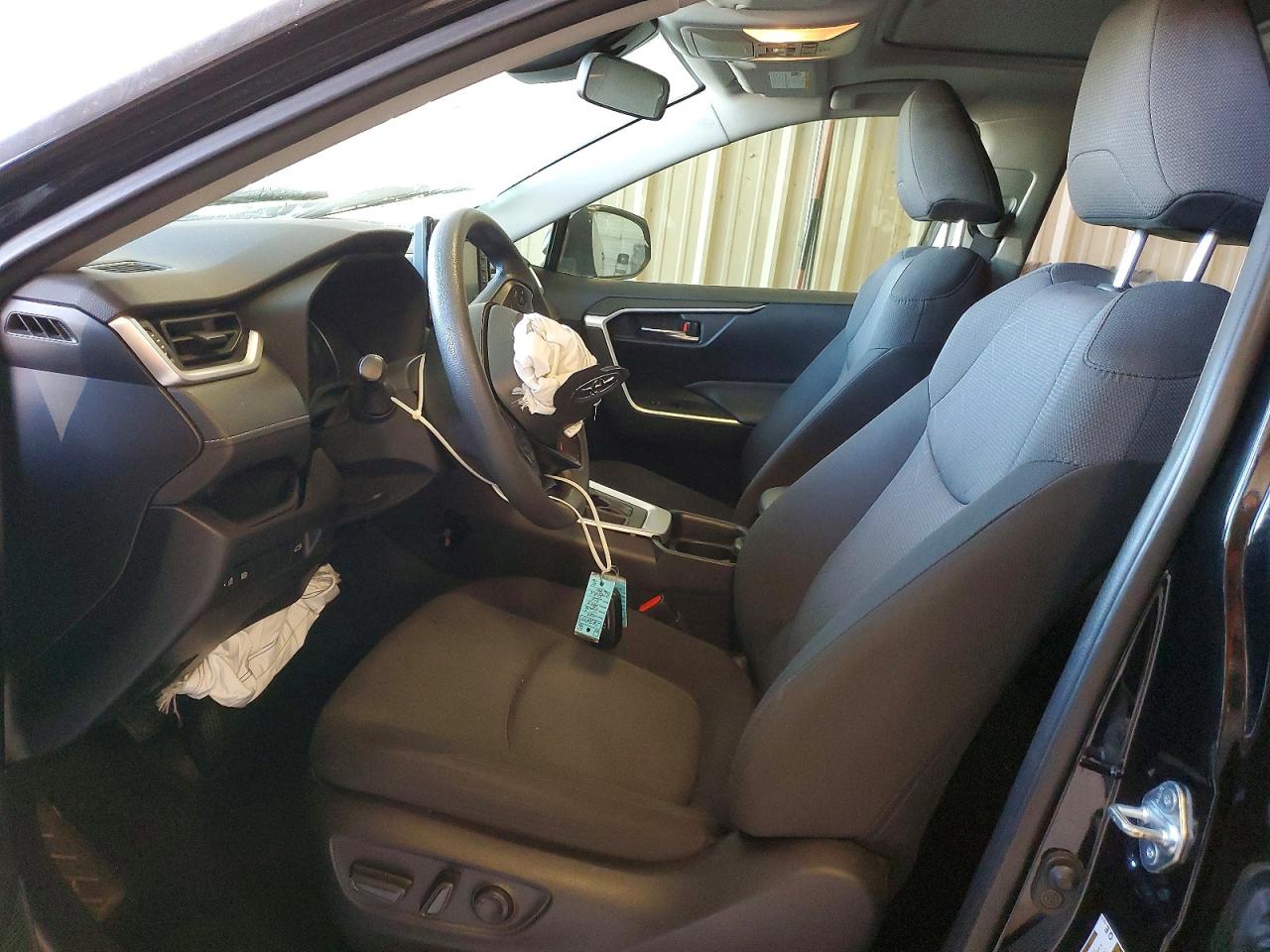 2019 TOYOTA RAV4 XLE photo 7