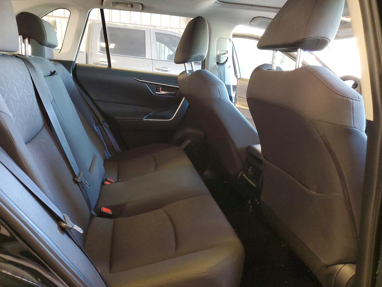 2019 TOYOTA RAV4 XLE photo 11