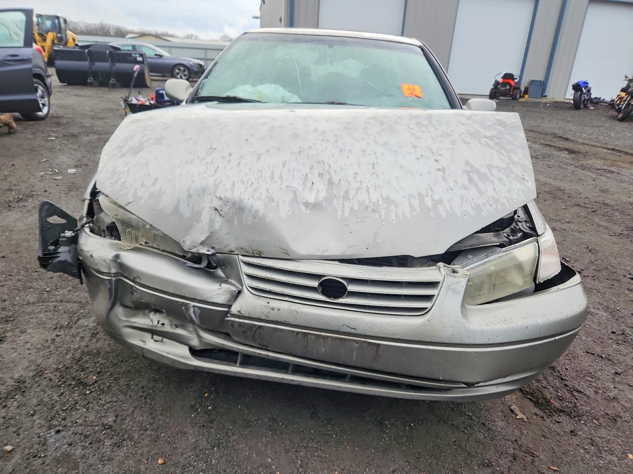 1999 TOYOTA CAMRY LE photo 5