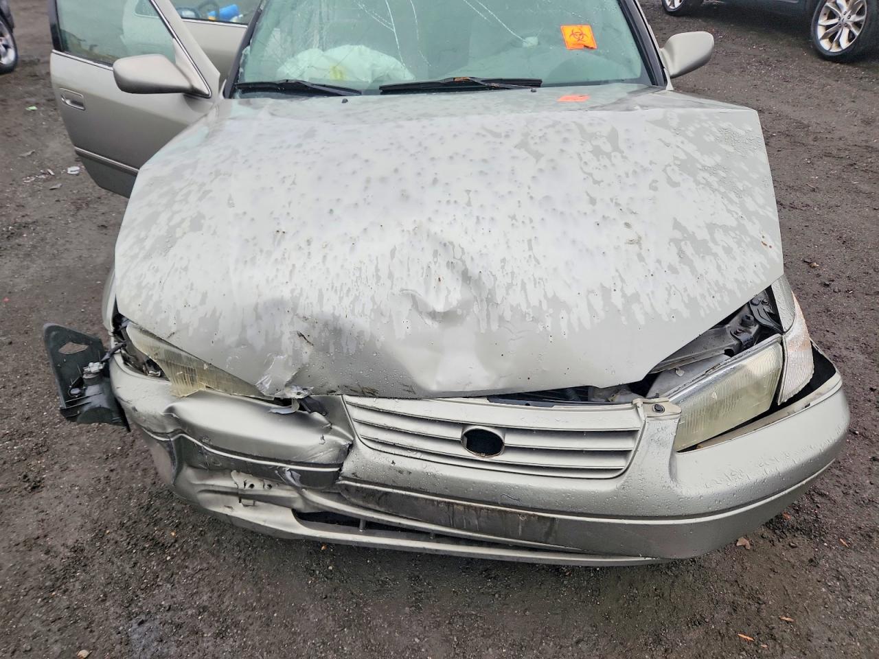 1999 TOYOTA CAMRY LE photo 11