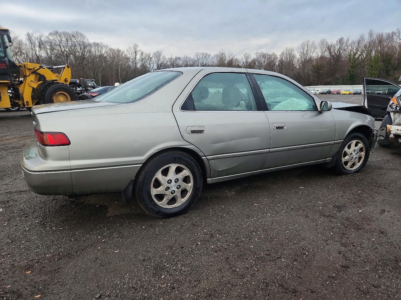 1999 TOYOTA CAMRY LE photo 3