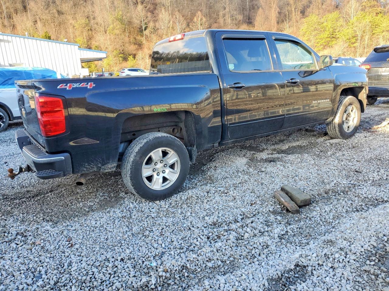 2016 CHEVROLET SILVERADO K1500 LT photo 3