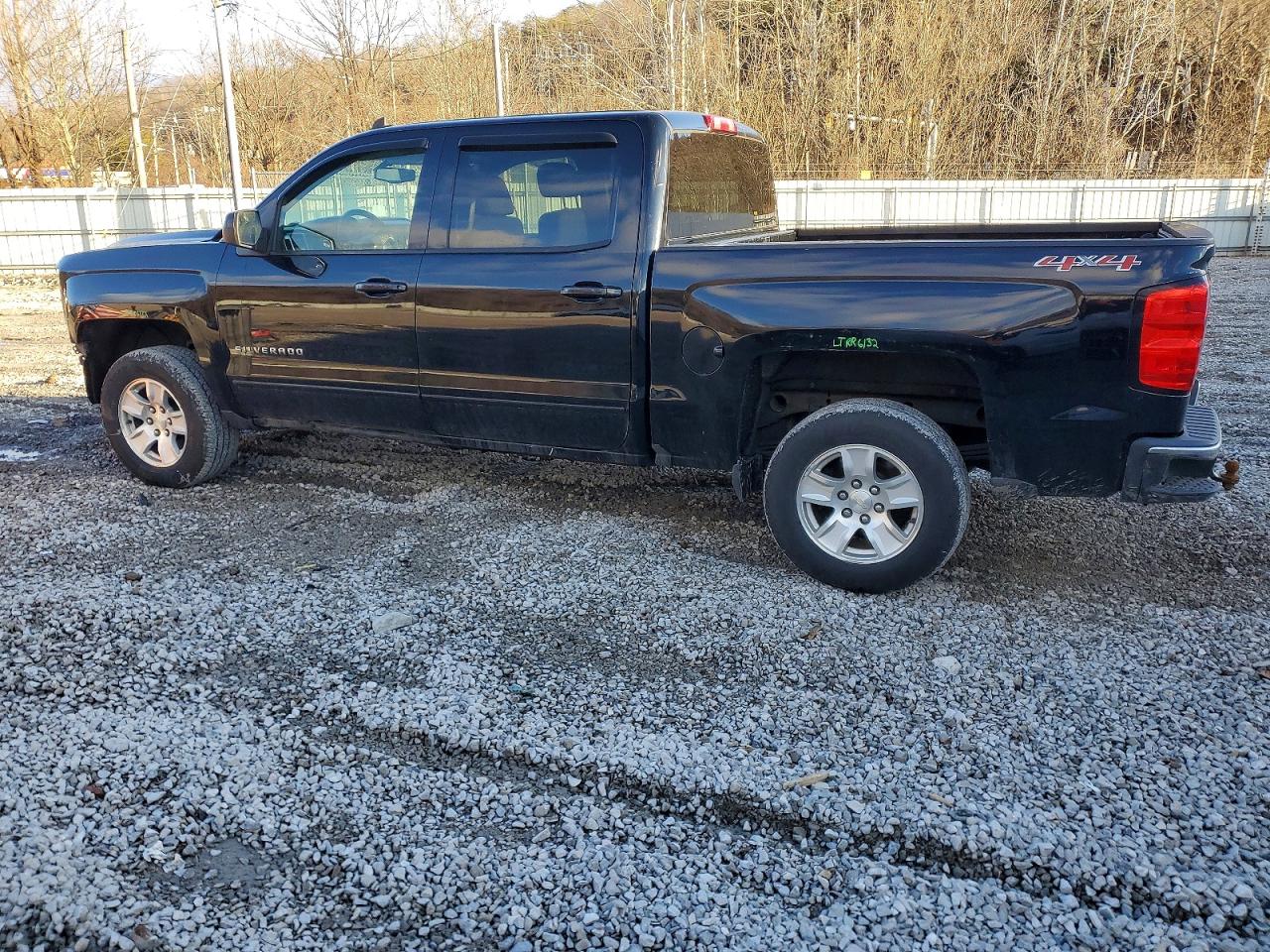 2016 CHEVROLET SILVERADO K1500 LT photo 2