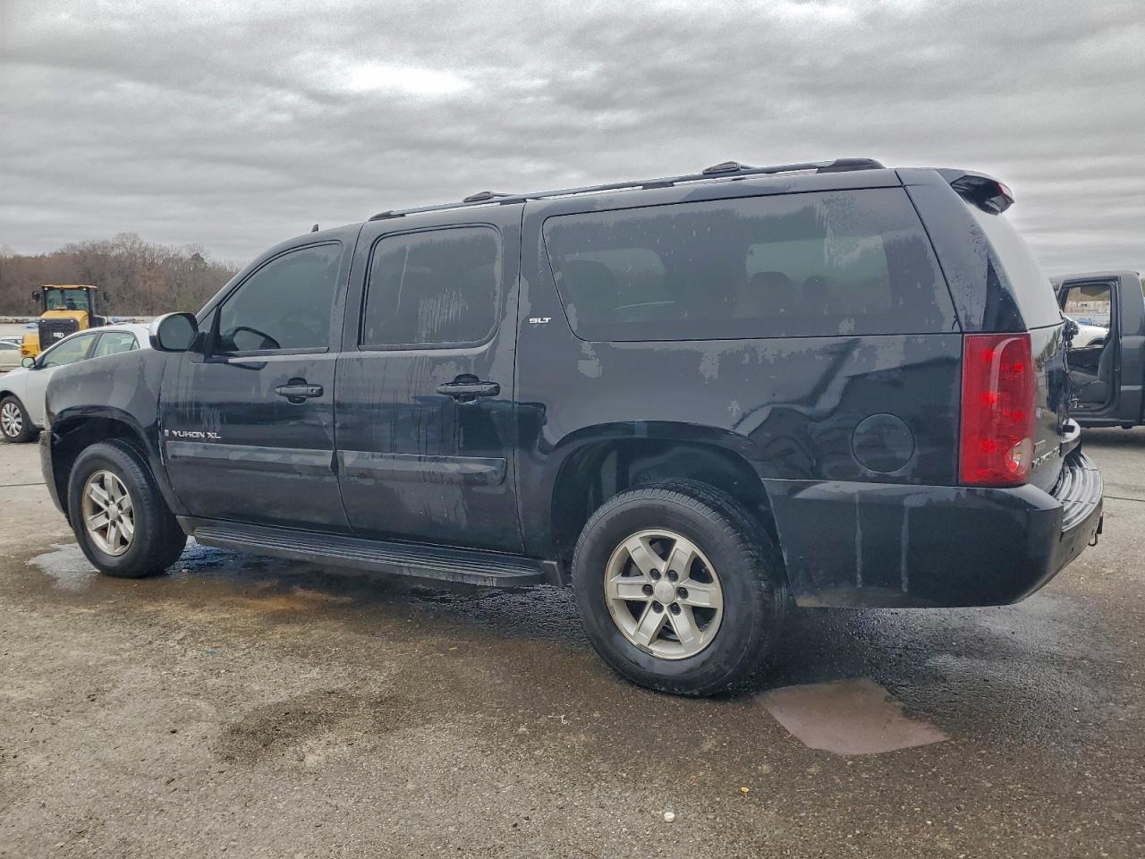 2007 GMC YUKON XL K1500 photo 3