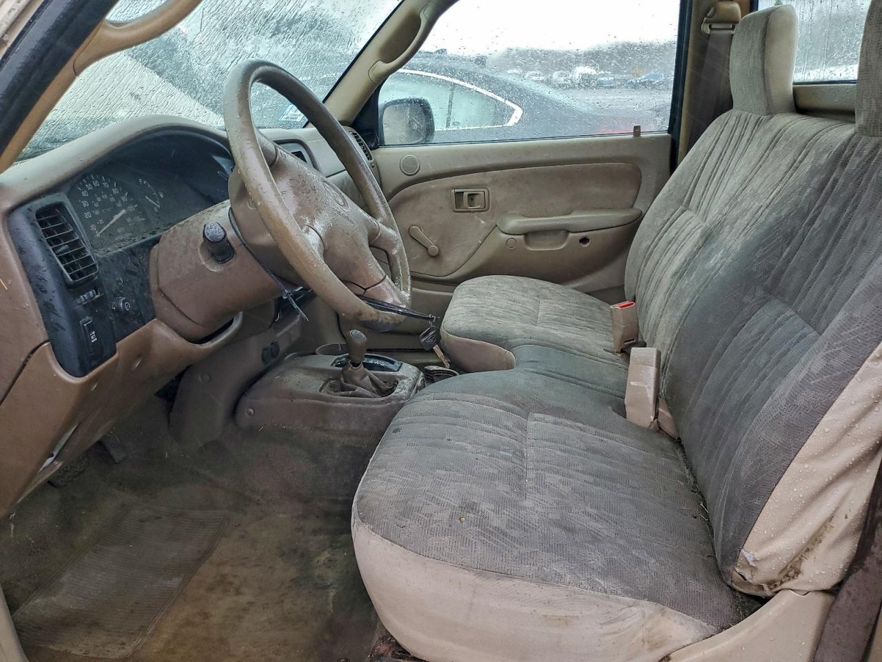 2004 TOYOTA TACOMA photo 13