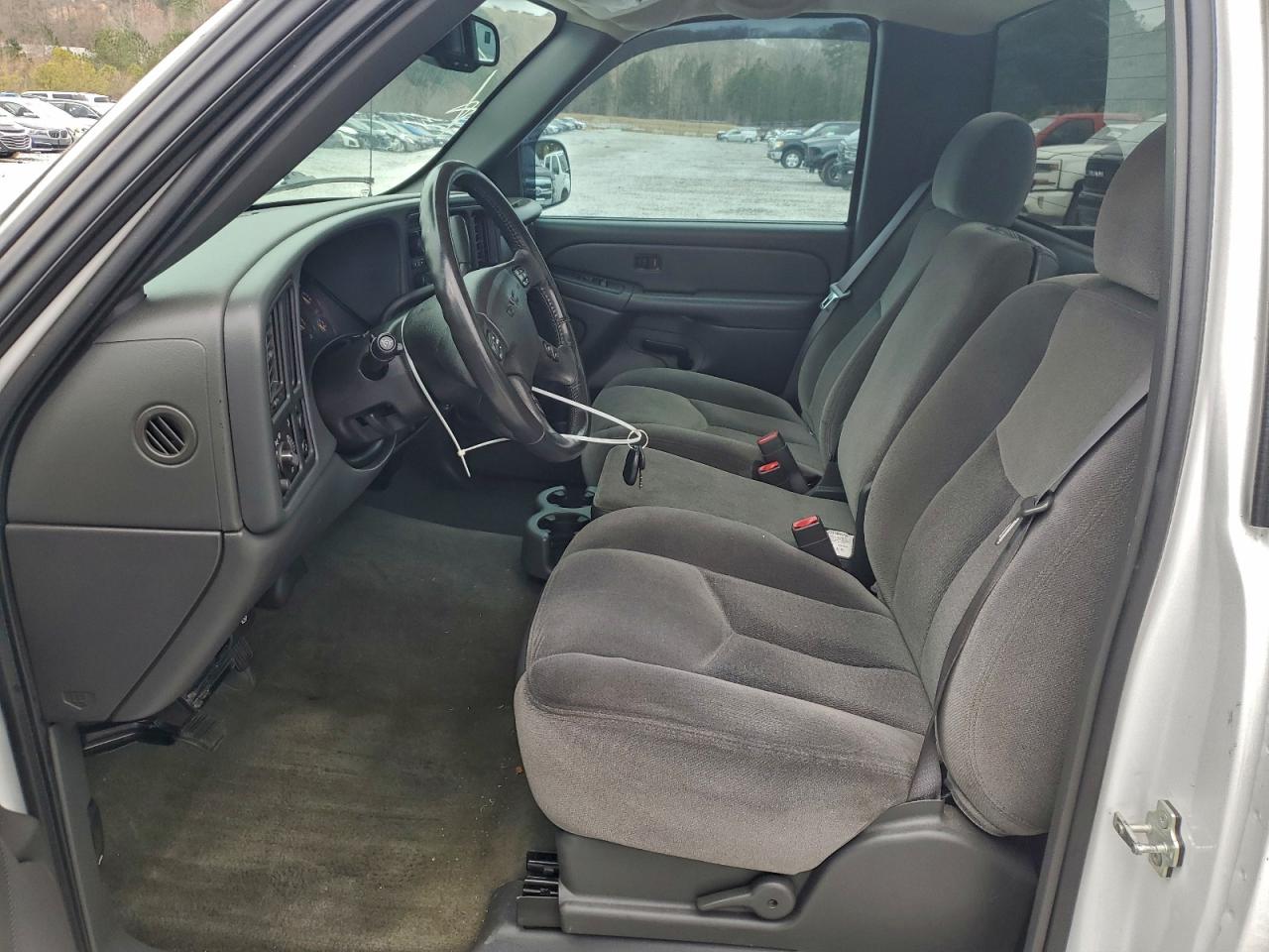 2004 GMC NEW SIERRA C1500 photo 13