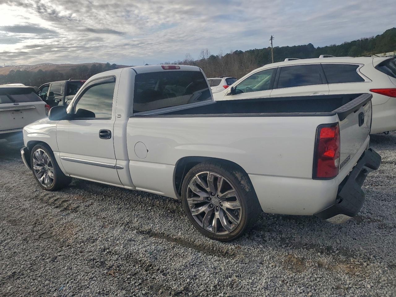 2004 GMC NEW SIERRA C1500 photo 3