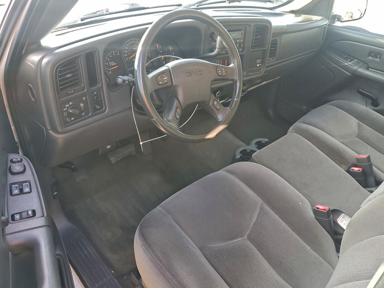 2004 GMC NEW SIERRA C1500 photo 15