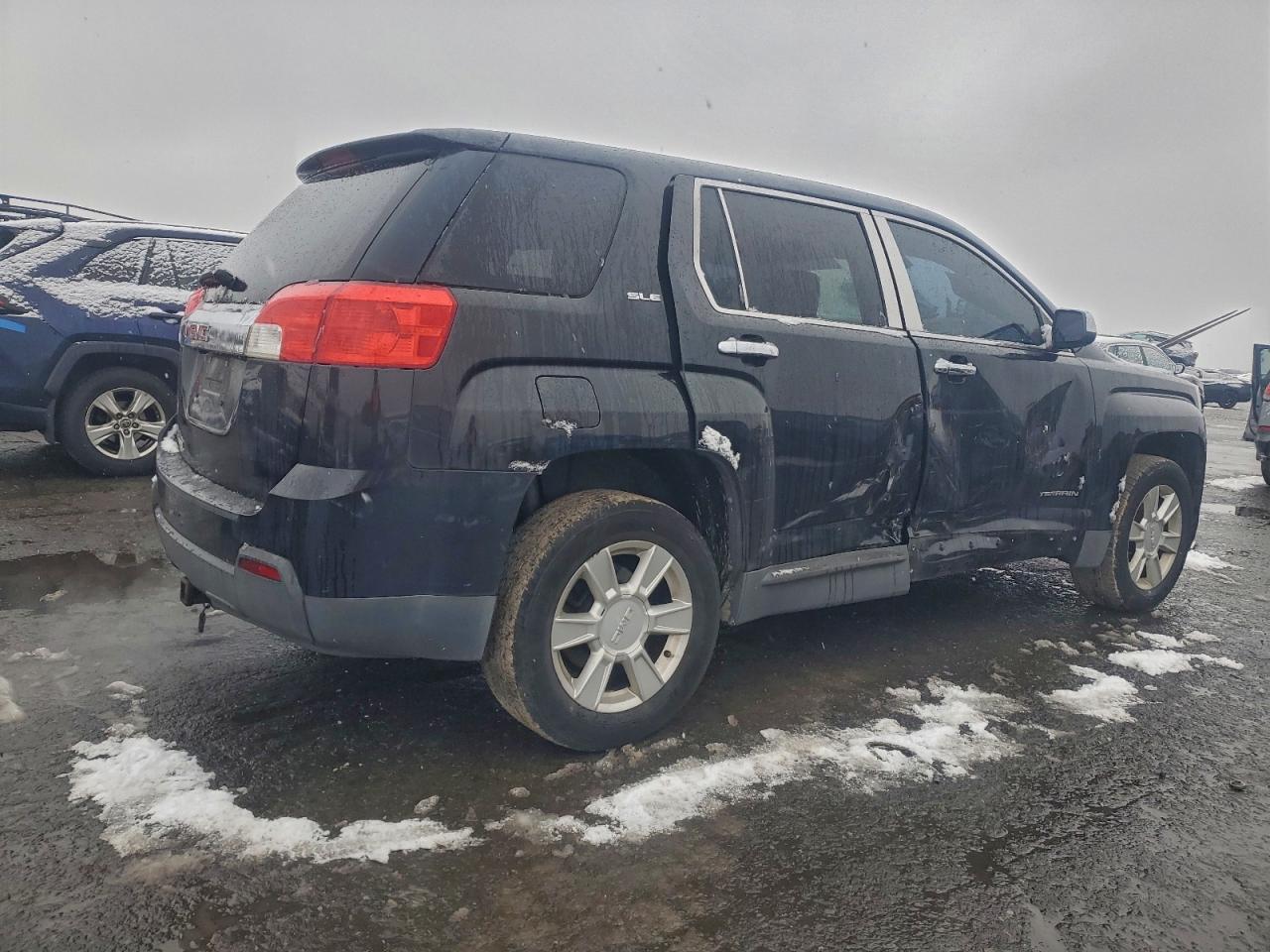 2011 GMC TERRAIN SLE photo 3