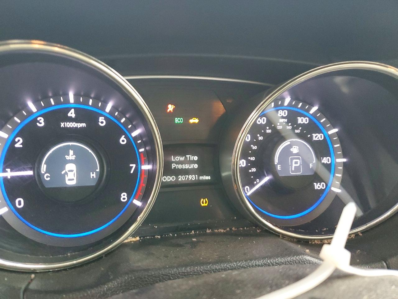 2011 HYUNDAI SONATA SE photo 17