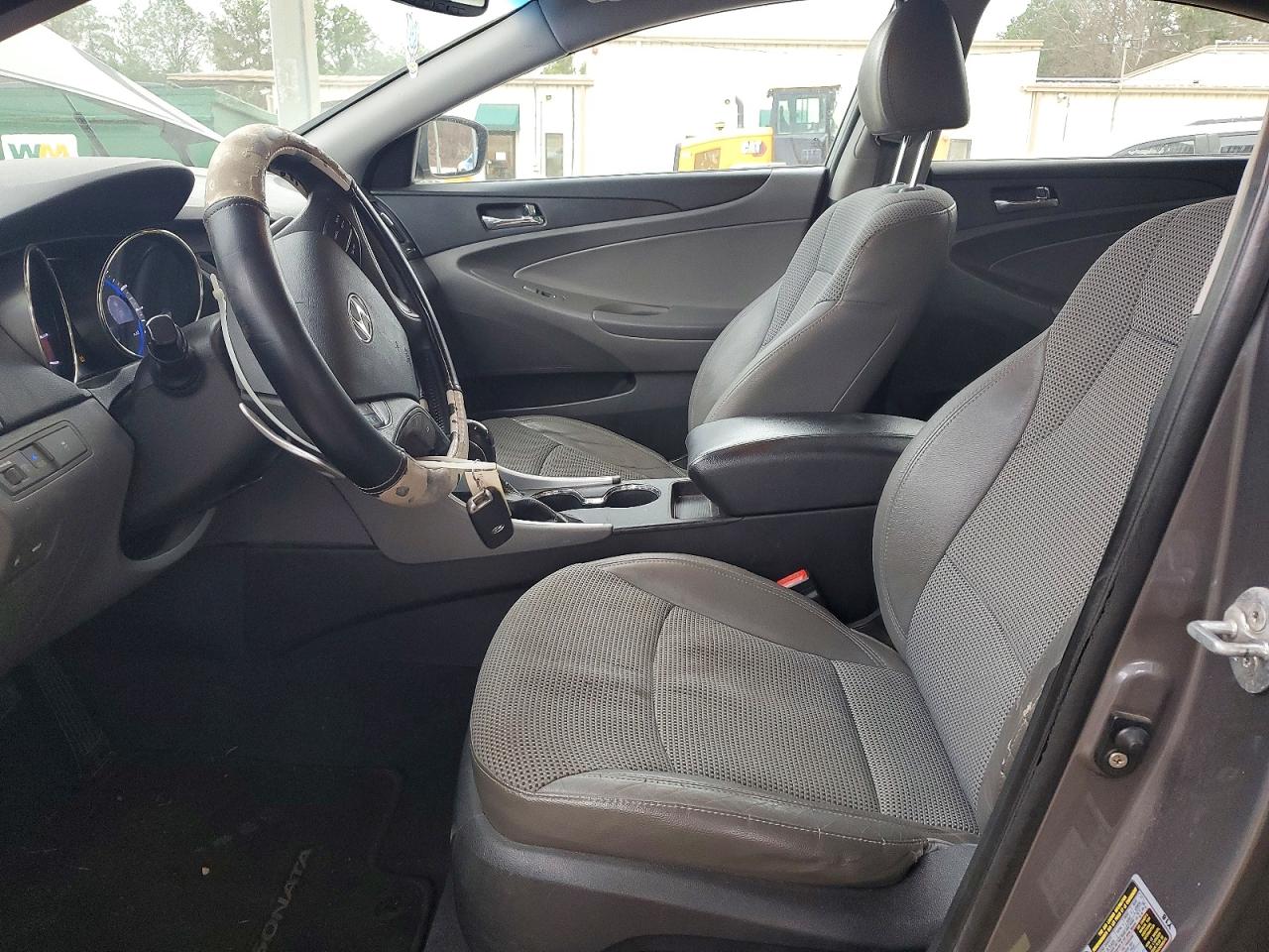 2011 HYUNDAI SONATA SE photo 13
