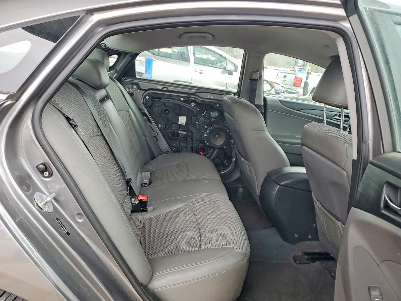 2011 HYUNDAI SONATA SE photo 19