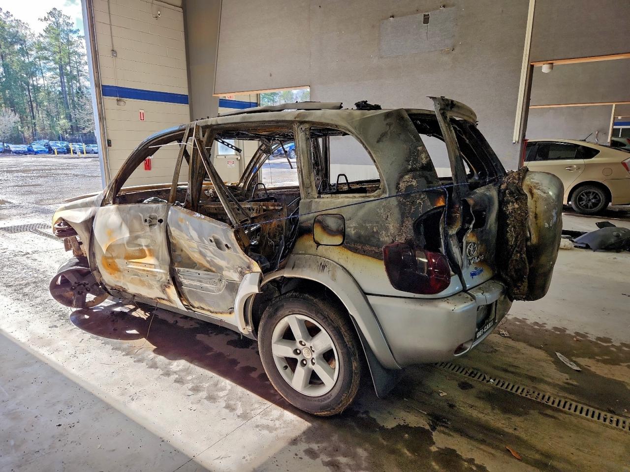 2005 TOYOTA RAV4 photo 2