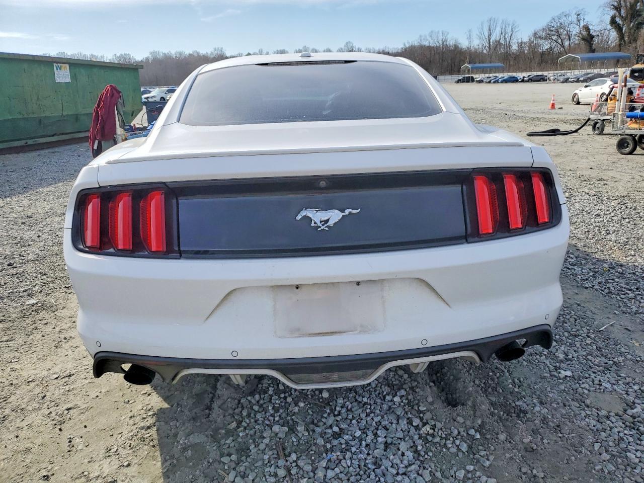 2017 FORD MUSTANG photo 6