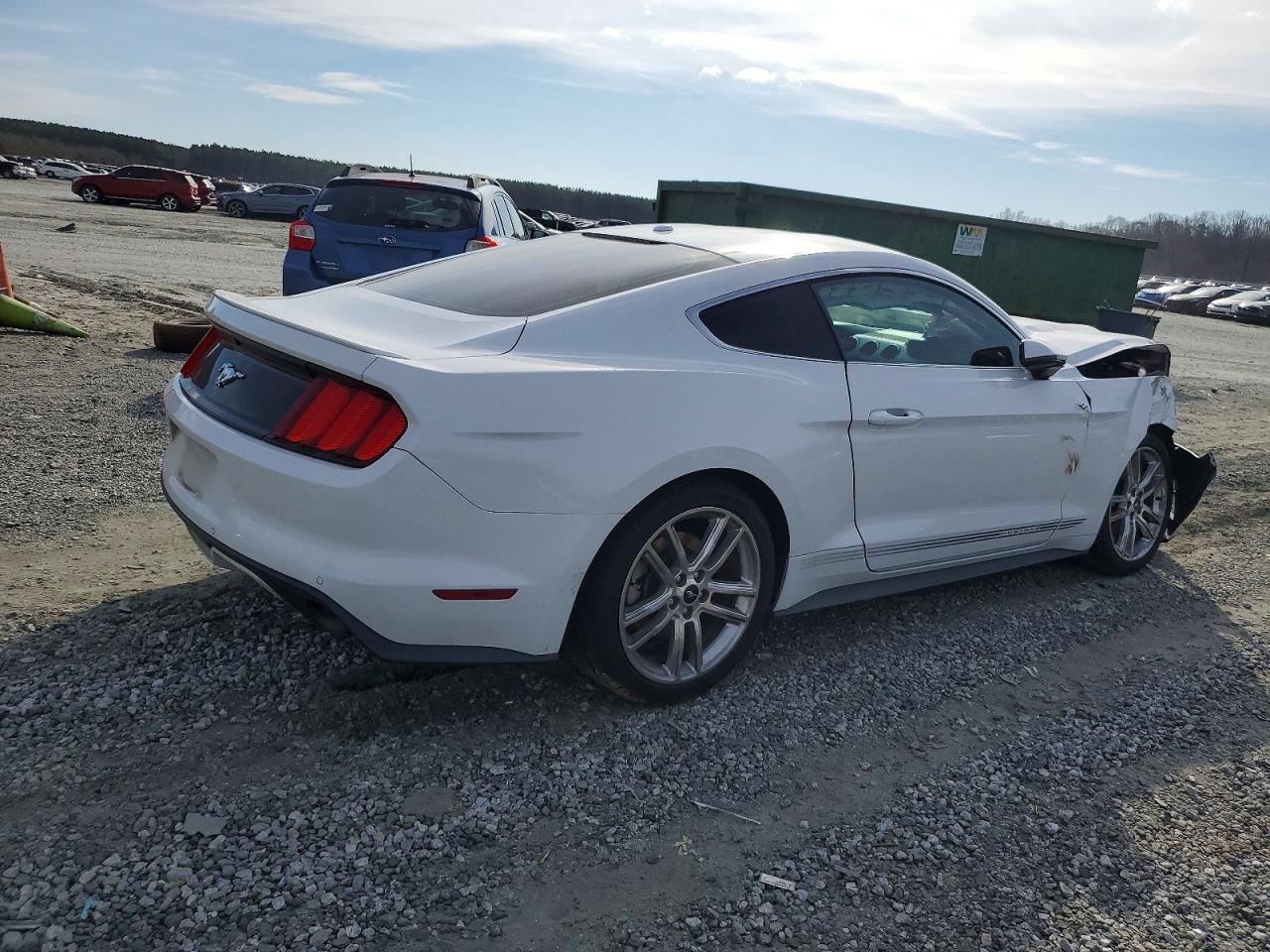 2017 FORD MUSTANG photo 3