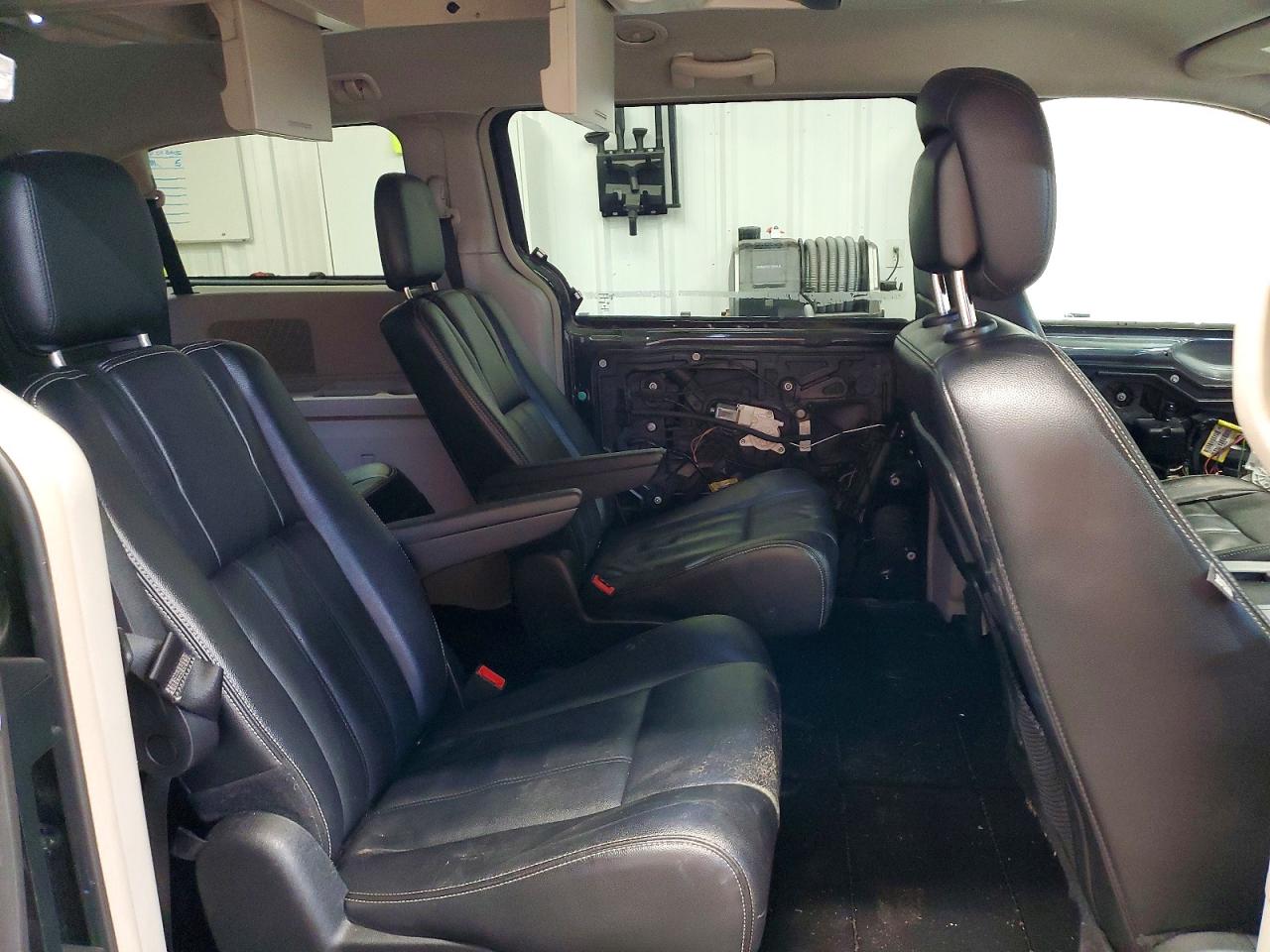 2013 CHRYSLER TOWN & COUNTRY TOURING photo 11