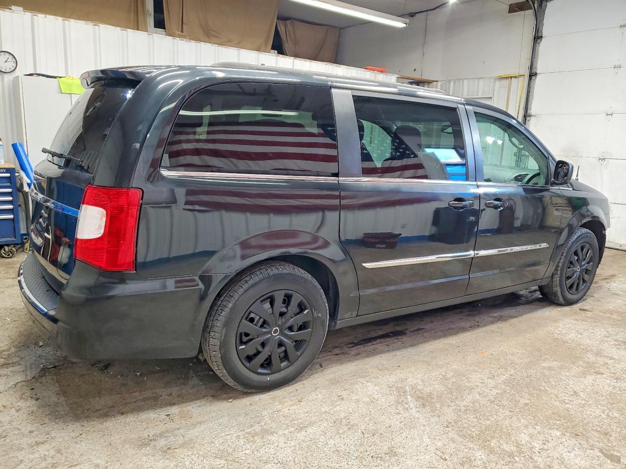 2013 CHRYSLER TOWN & COUNTRY TOURING photo 3