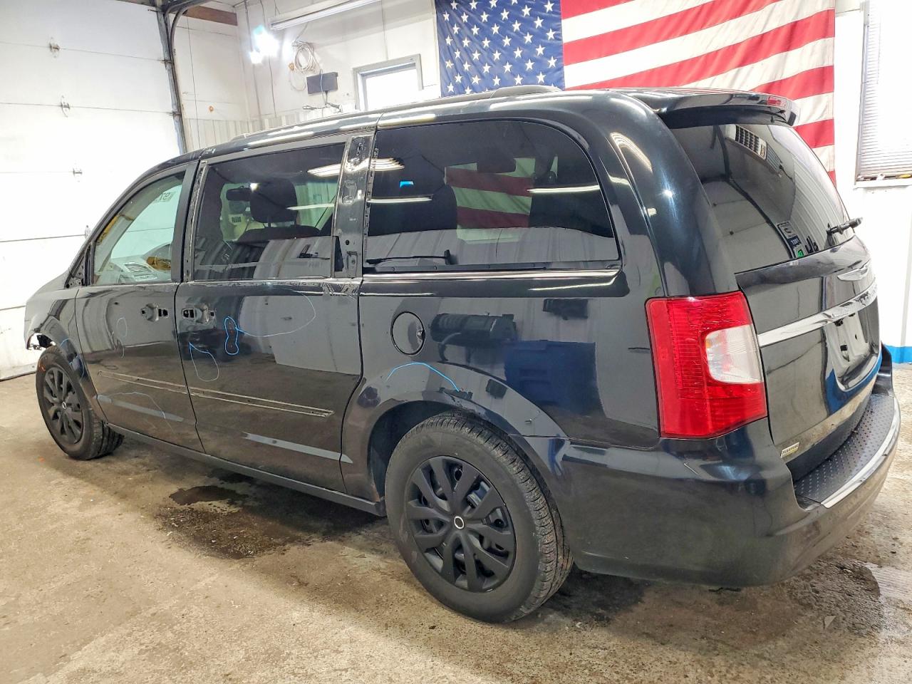 2013 CHRYSLER TOWN & COUNTRY TOURING photo 2