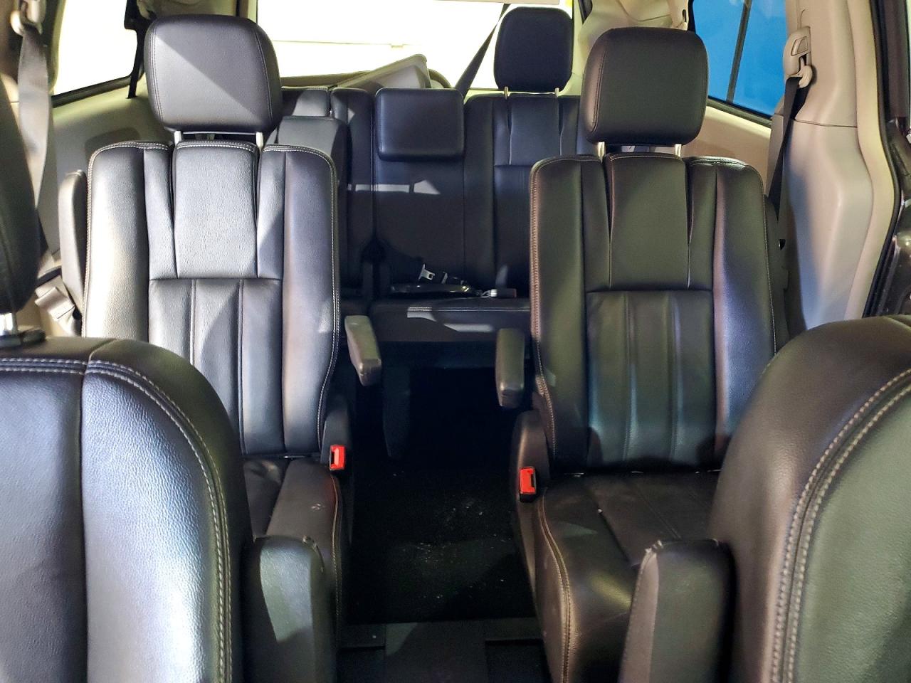2013 CHRYSLER TOWN & COUNTRY TOURING photo 10