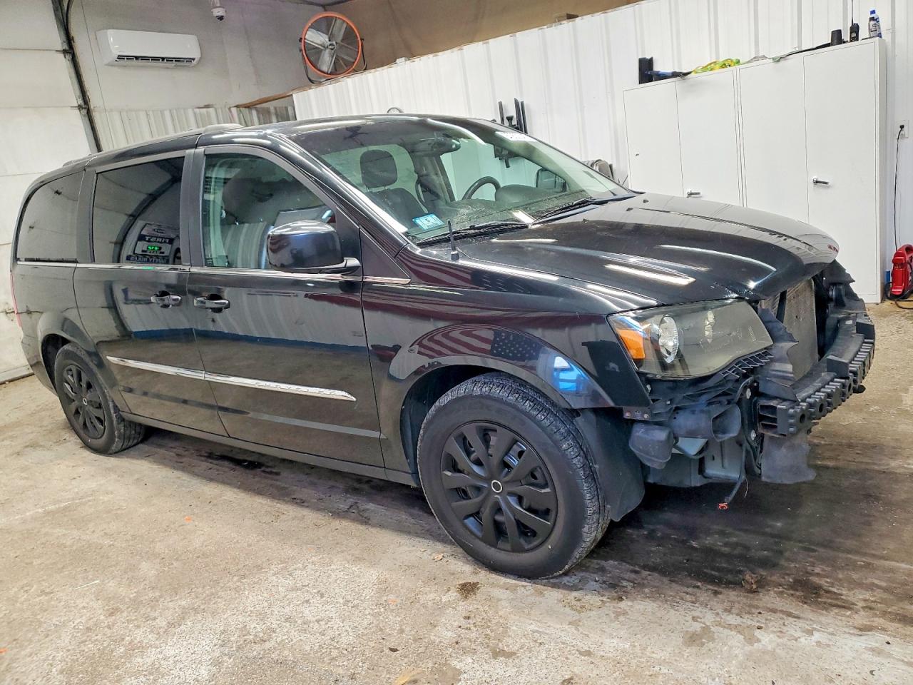 2013 CHRYSLER TOWN & COUNTRY TOURING photo 4