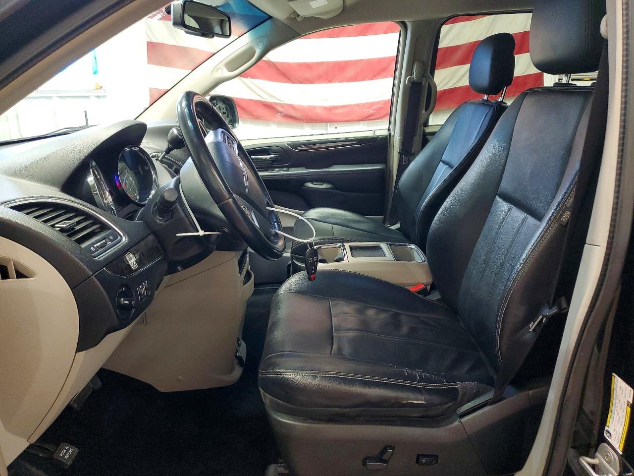 2013 CHRYSLER TOWN & COUNTRY TOURING photo 7