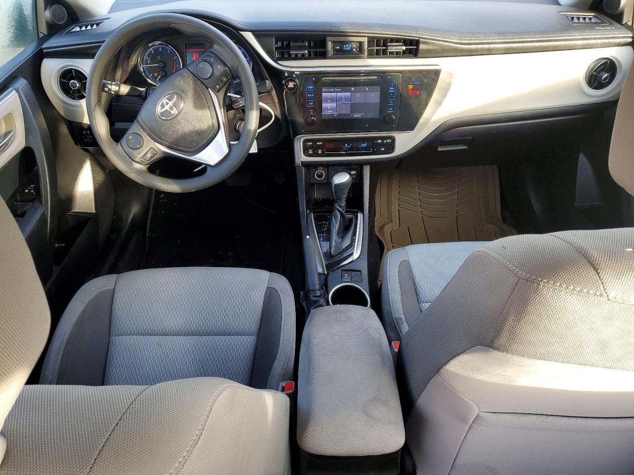 2018 TOYOTA COROLLA L photo 22
