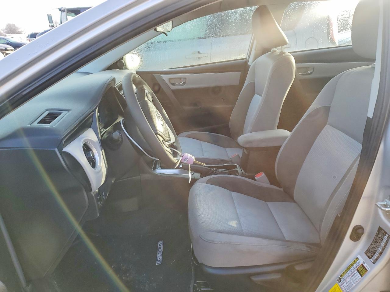 2018 TOYOTA COROLLA L photo 19