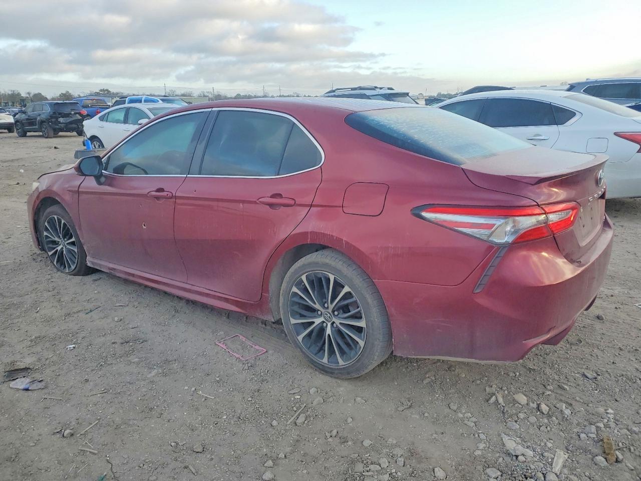 2018 TOYOTA CAMRY L photo 2