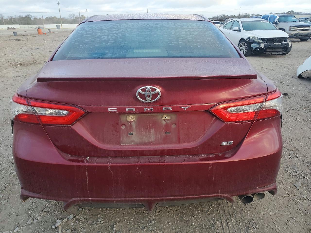 2018 TOYOTA CAMRY L photo 6