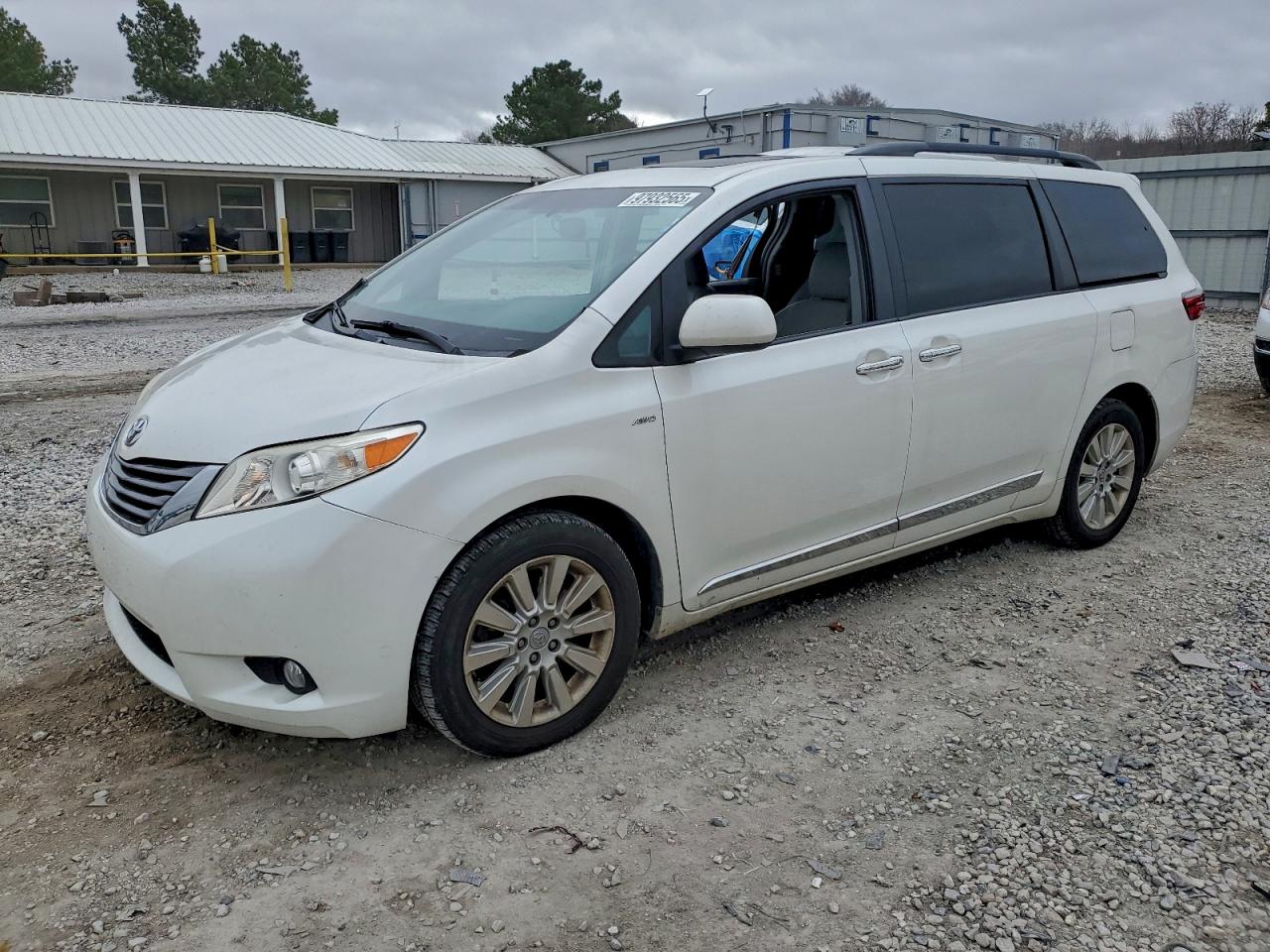 2016 TOYOTA SIENNA