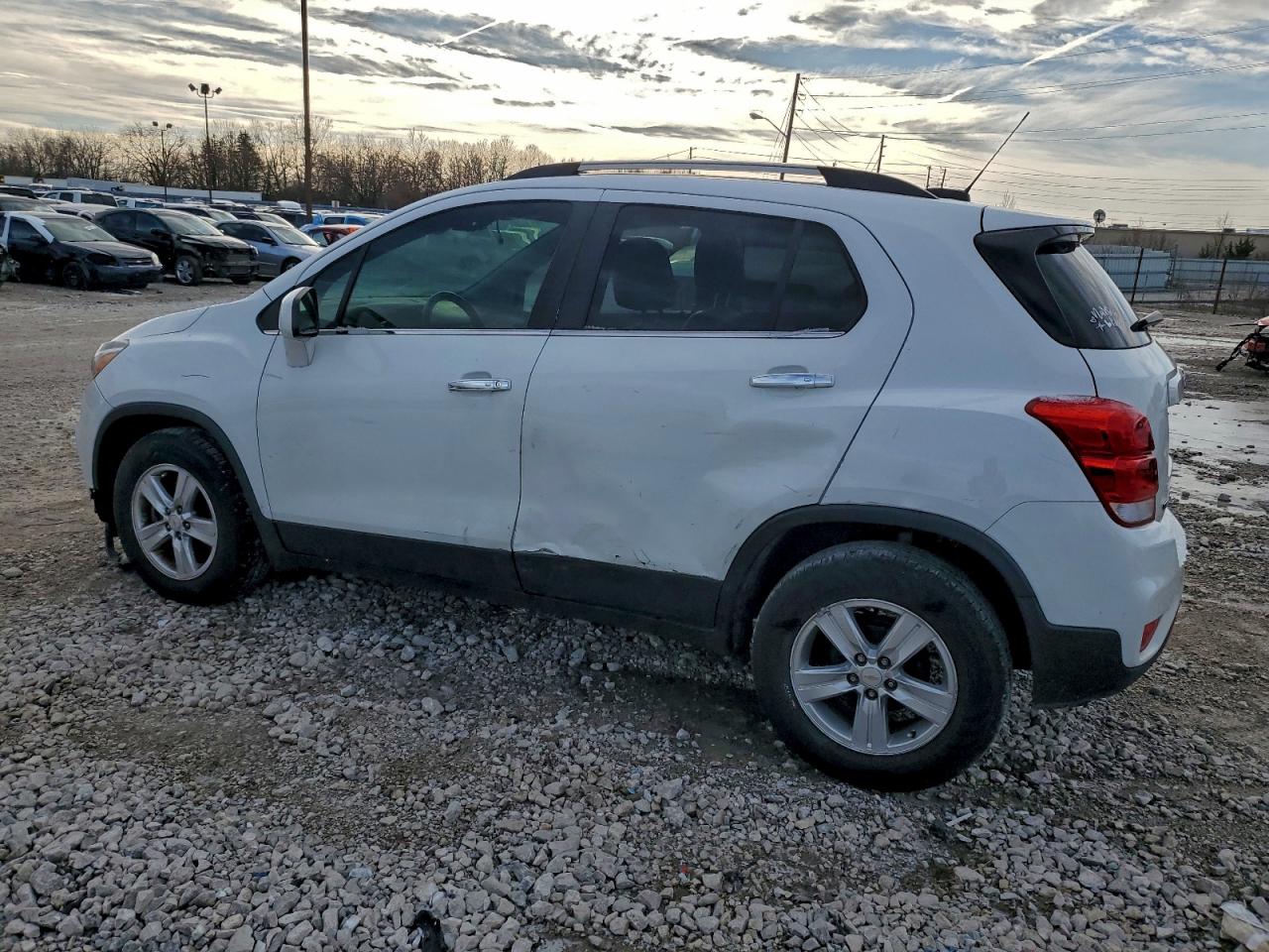 2018 CHEVROLET TRAX 1LT photo 3