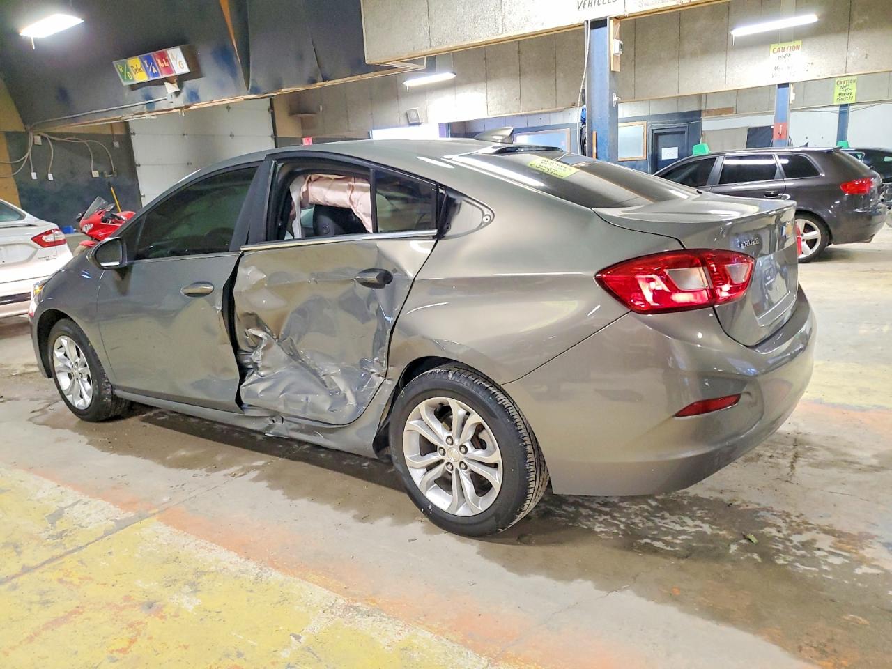 2019 CHEVROLET CRUZE LT photo 4