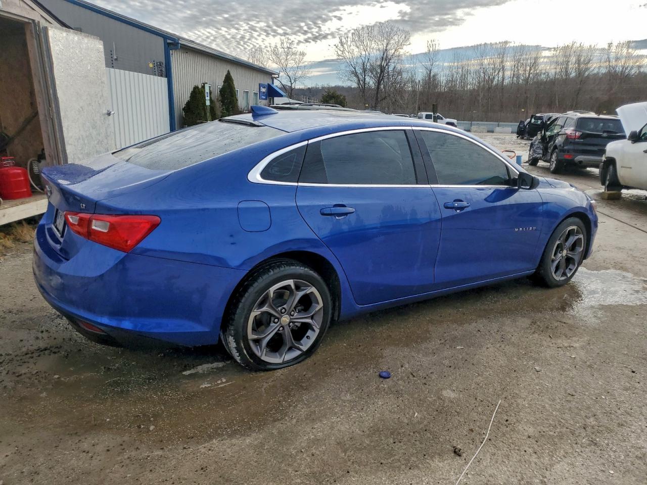 2023 CHEVROLET MALIBU LT photo 3