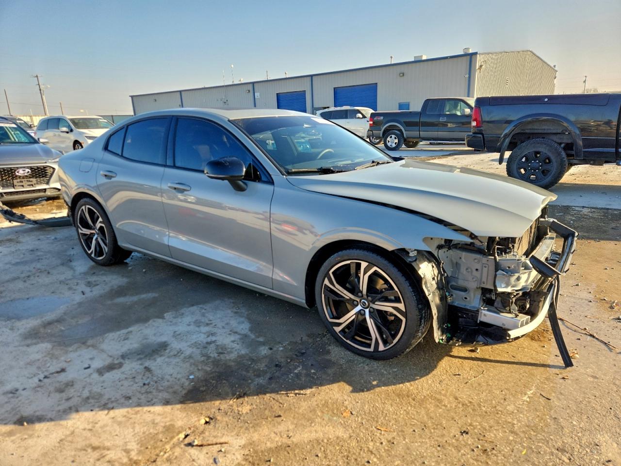 2024 VOLVO S60 PLUS photo 4