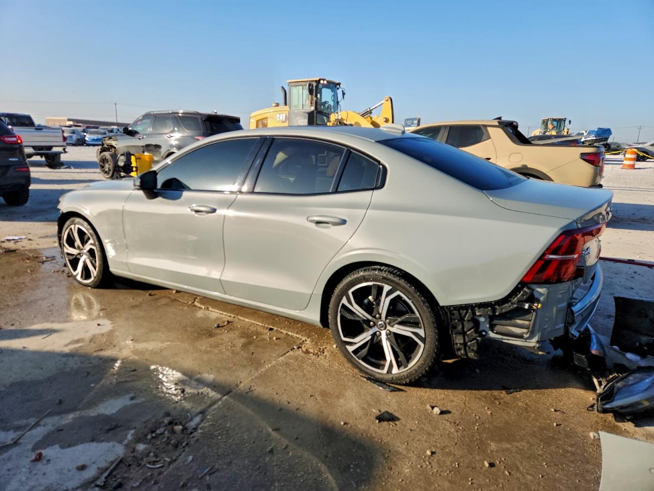 2024 VOLVO S60 PLUS photo 2