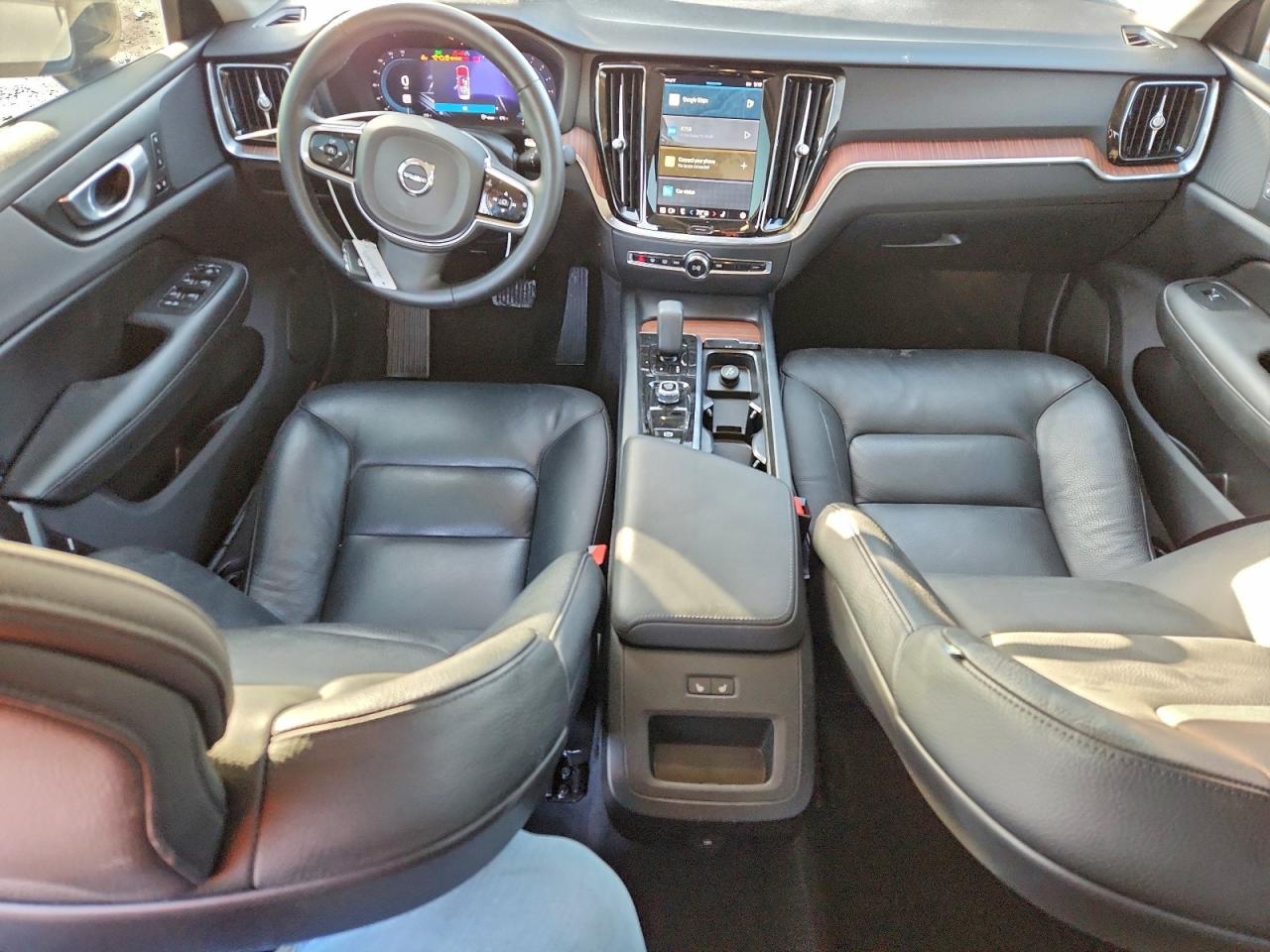 2024 VOLVO S60 PLUS photo 8