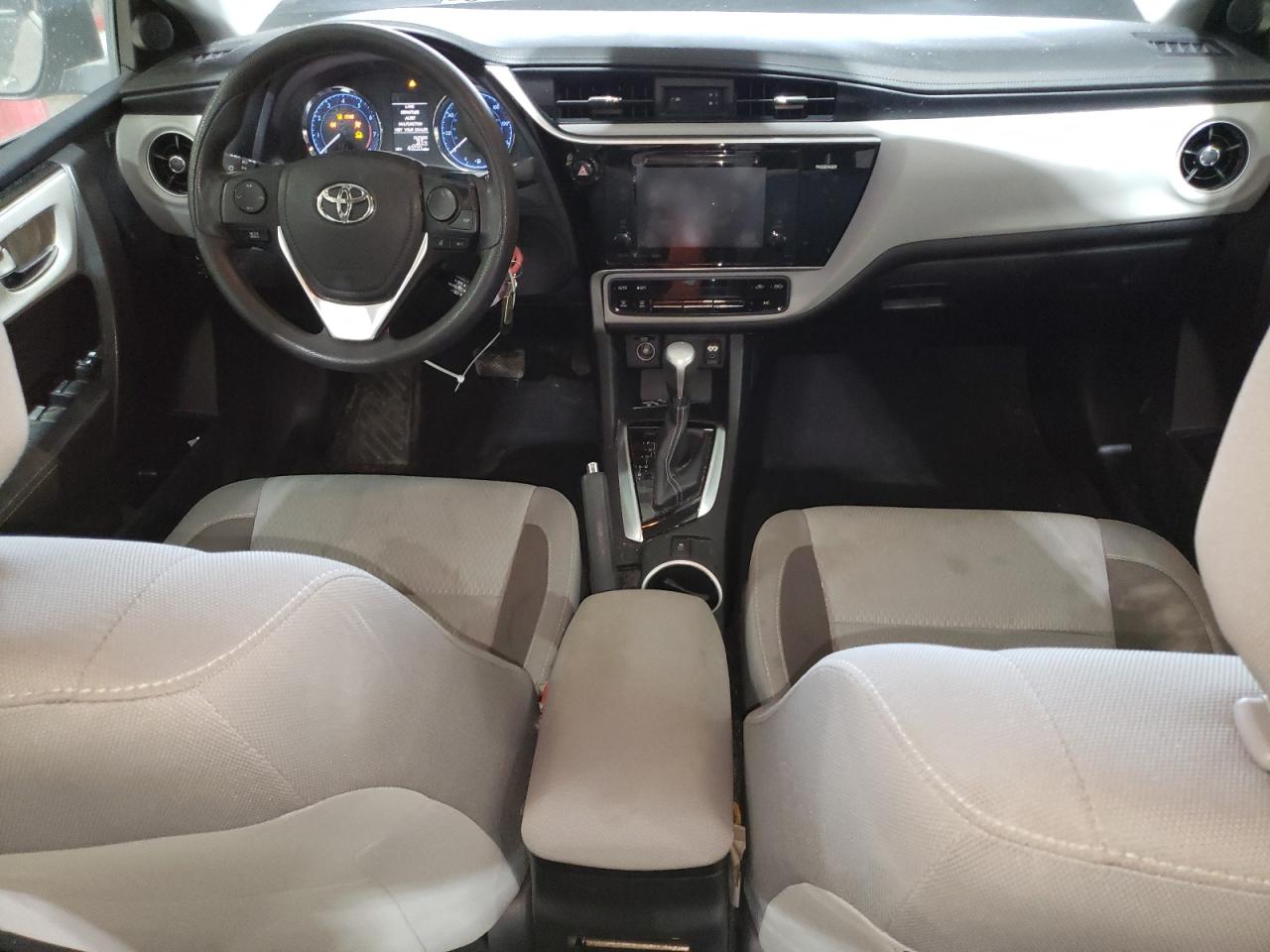 2017 TOYOTA COROLLA L photo 8