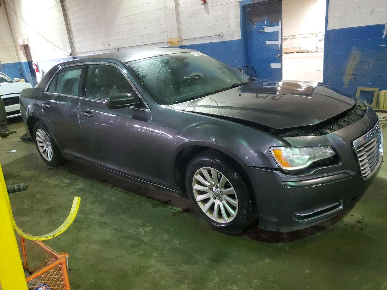2014 CHRYSLER 300 photo 10