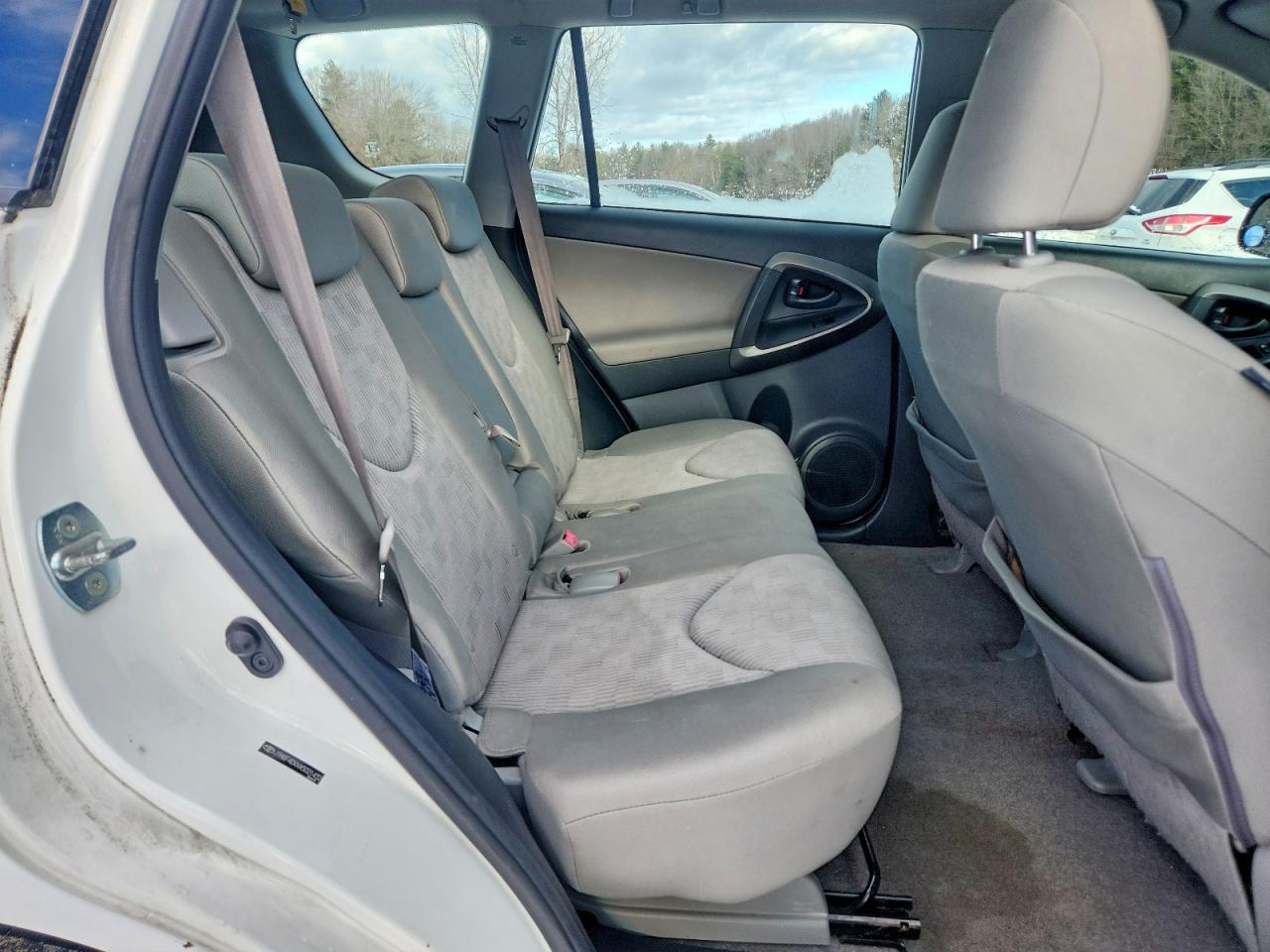 2010 TOYOTA RAV4 photo 11