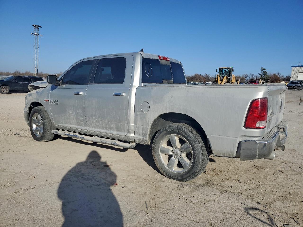 2015 RAM 1500 SLT photo 3