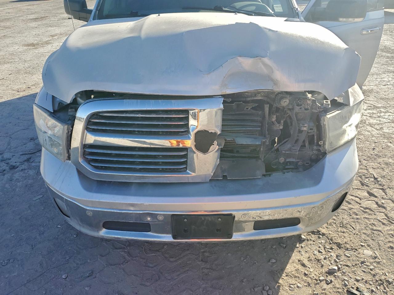 2015 RAM 1500 SLT photo 21