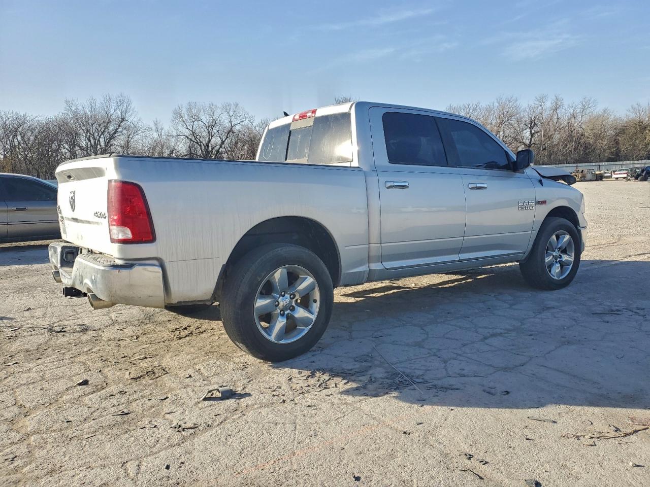 2015 RAM 1500 SLT photo 5