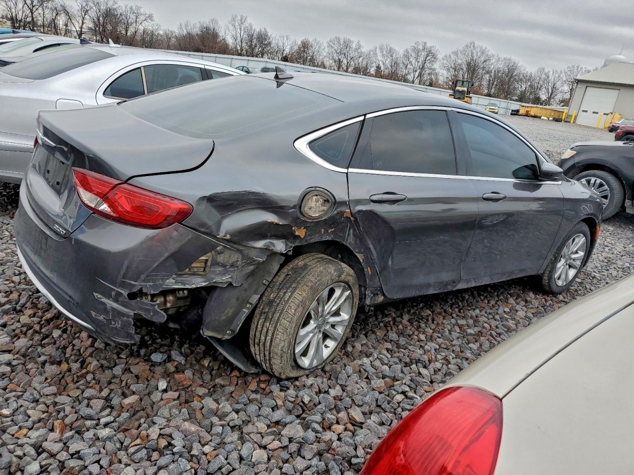 2016 CHRYSLER 200 LIMITED photo 3
