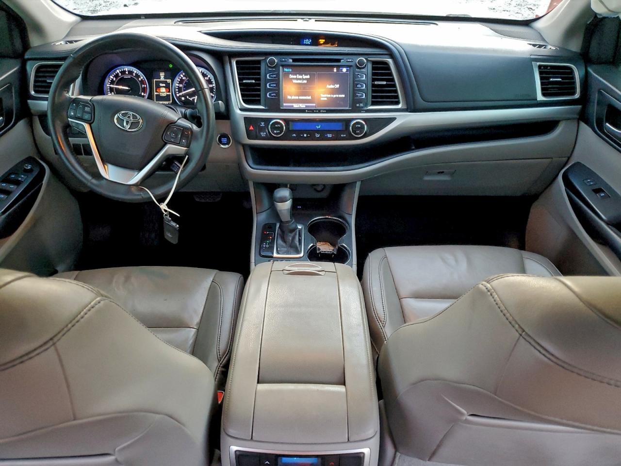 2016 TOYOTA HIGHLANDER XLE photo 8