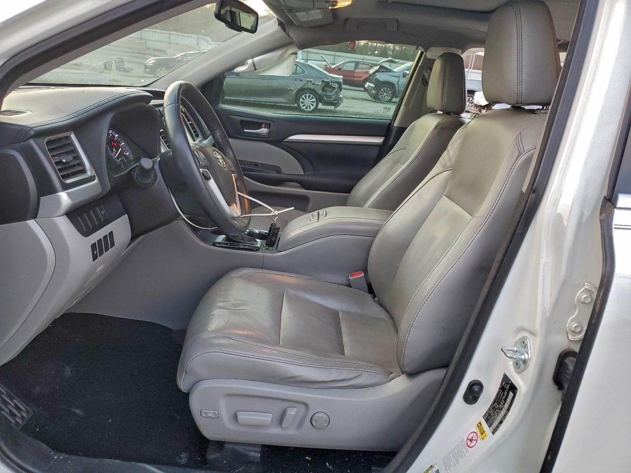 2016 TOYOTA HIGHLANDER XLE photo 7